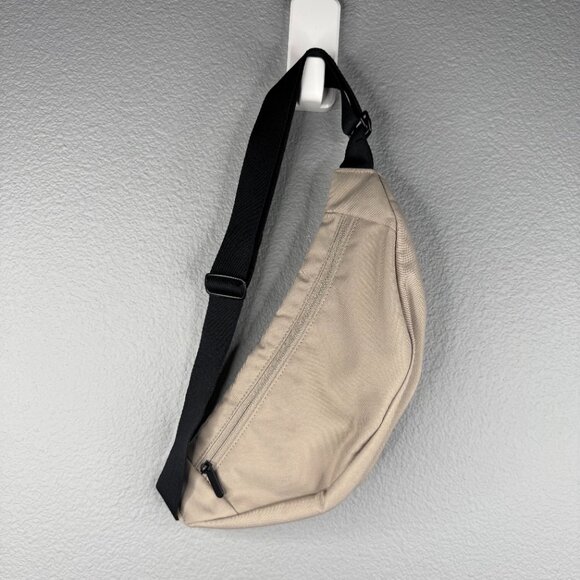 Everlane Fanny Pack - Picture 3 of 6